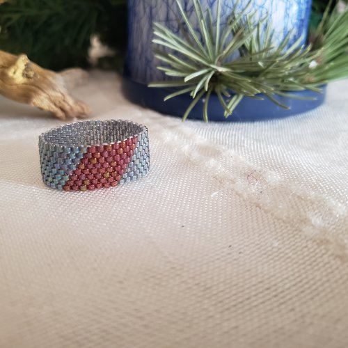 Bague gris irisé et corail  en perles miyuki  delicas