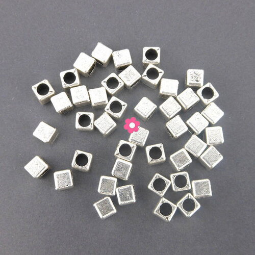 X50 perle en métal cube argentée 4x4mm (65c)