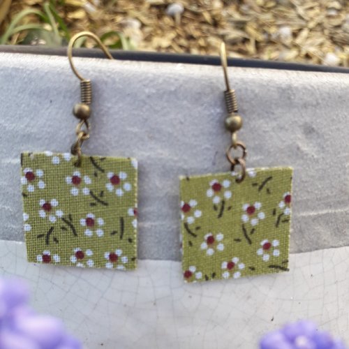 Boucles d'oreilles carrées en laiton recouvertes de tissu petites fleurs 