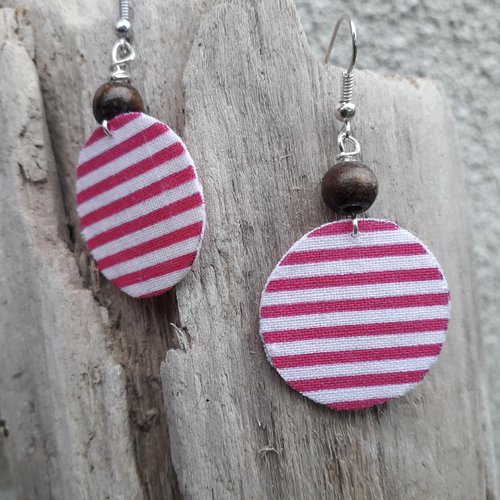  boucle d'oreille créole fuschia en tissu et perle en bois