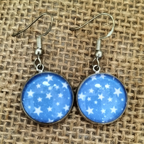 Boucles d'oreille cabochon "petites étoiles bleues"