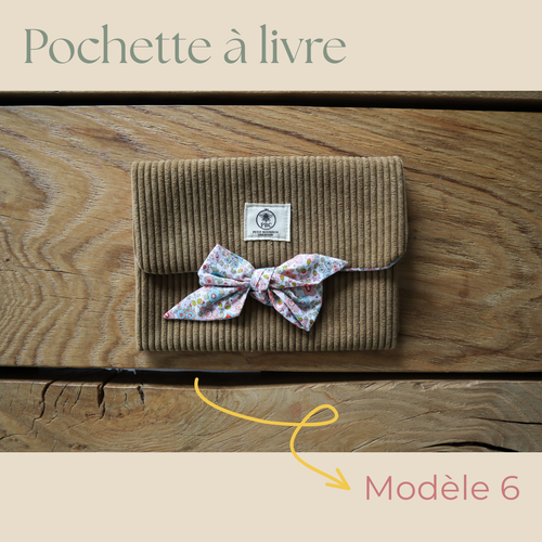 Pochette livre en tissu - protège carnet fait main - trousse artisanale matelassée avec noeud