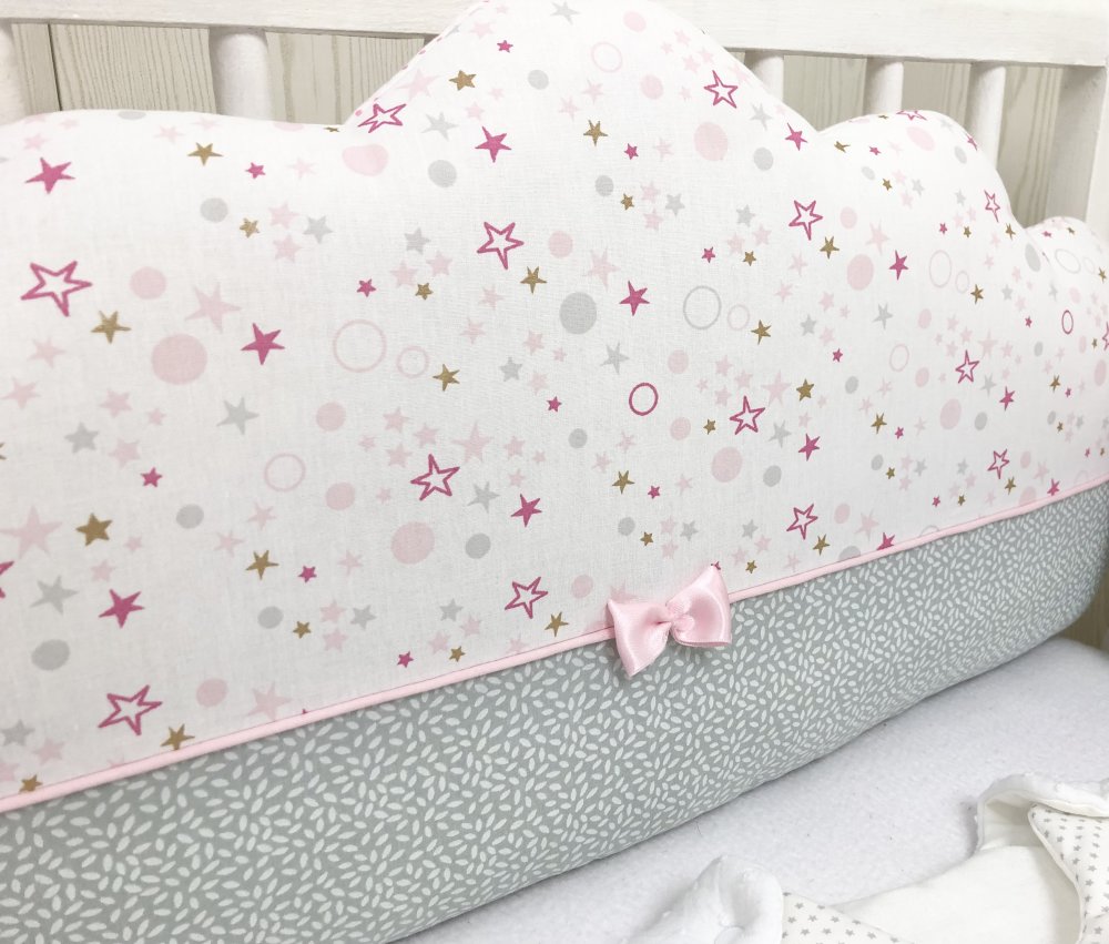 Tour de lit bébé 60cm large, nuages, 5 coussins, rose pâle et