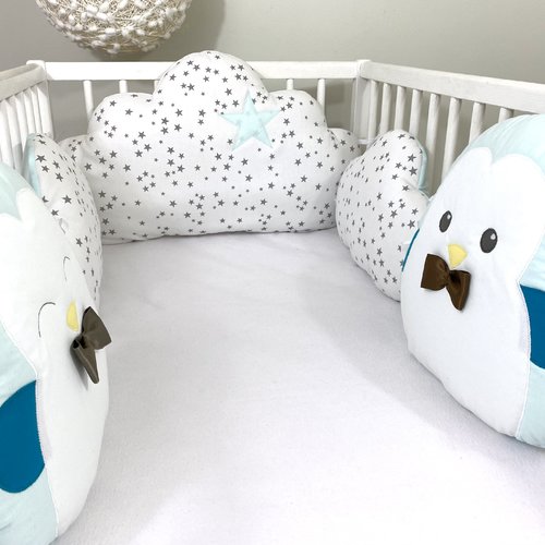 5 coussins, nuages et pingouins pour tour de lit bébé, fauteuil ou chaise