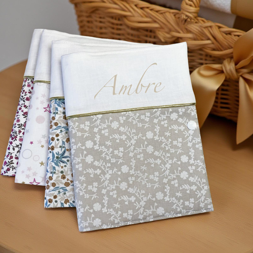 Protège carnet de santé personnalisé avec prénom, beige à fleurs