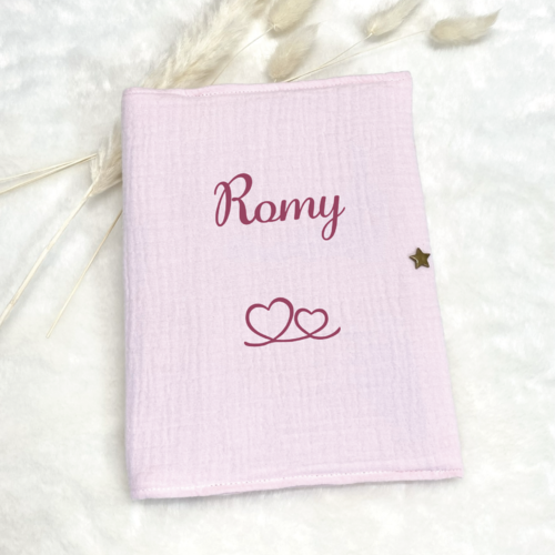 Protège carnet de santé couleur rose pâle personnalisé, motif coeur