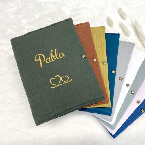 Protège carnet de santé kaki personnalisé, motif coeur
