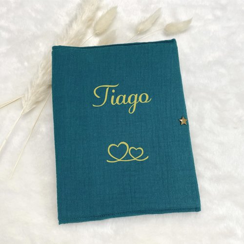 Protège carnet de santé bleu canard personnalisé, motif coeur
