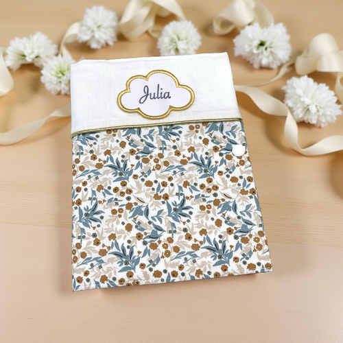 Protège carnet de santé personnalisé avec prénom brodé, motif fleur