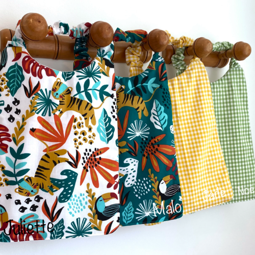 Serviette de table ou cantine pour enfant, option de personnalisation avec prénom ou nom. 15 motifs au choix