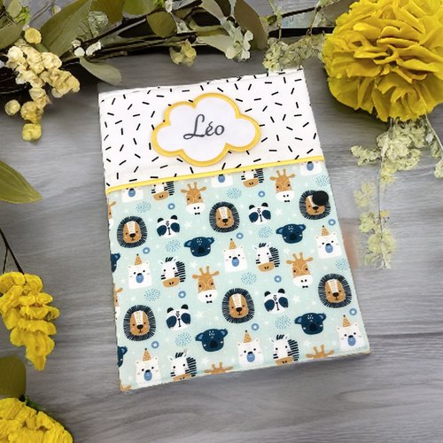Protège carnet de santé, motif safari, personnalisé avec prénom