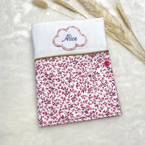 Protège carnet de santé personnalisé avec prénom brodé, motif fleur style liberty rose