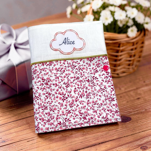 Protège carnet de santé personnalisé avec prénom brodé, motif fleur style liberty rose