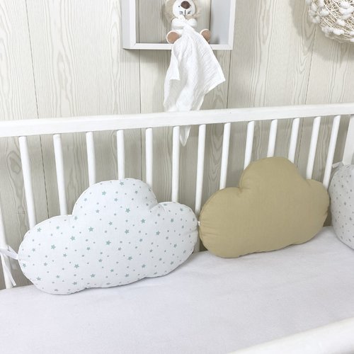 Tour de lit nuages, blanc, camel, étoiles vert d'eau