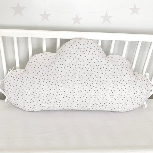 Tête de lit coussin nuage motif étoiles beiges, pour tour de lit bébé ou lit cabane enfant, largeur 60, 70, 80 ou 90 cm