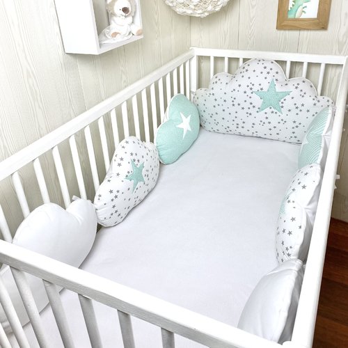 Tour de lit bébé ou enfant, coussins nuages, vert d'eau et étoile,