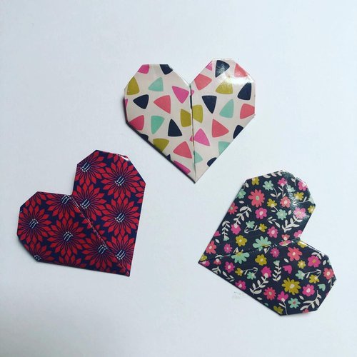 Broches cœur en origami