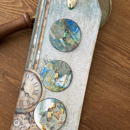 Boutons en papier peints à la main