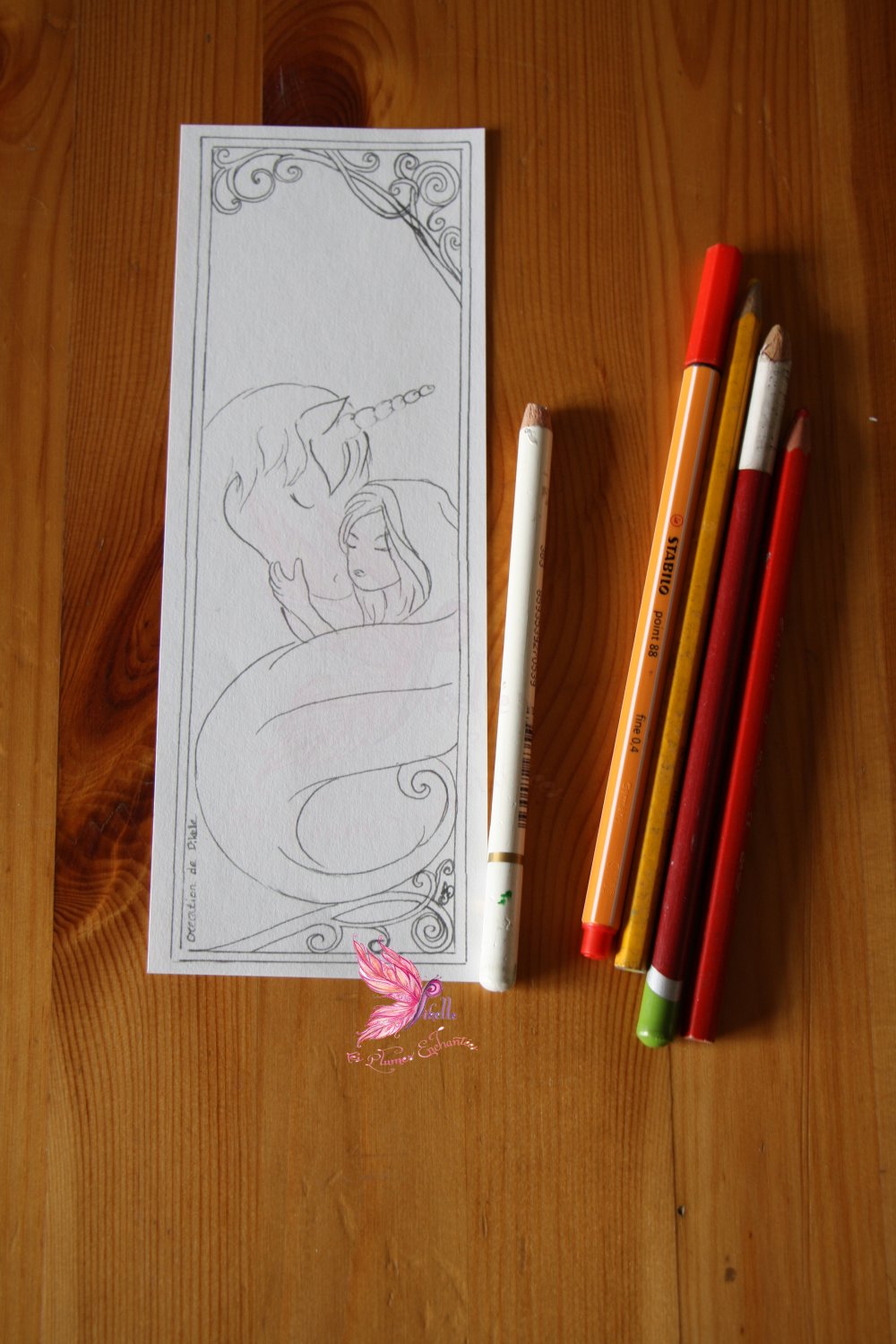 Kit de bricolage en bois licorne - 40 pièces - Licorne - En bois - Pour  anniversaire d'enfant - Avec 12 crayons aquarelle + 3 autocollants à  paillettes - Pour décoration de peinture - Pour enfants : :  Cuisine et Maison