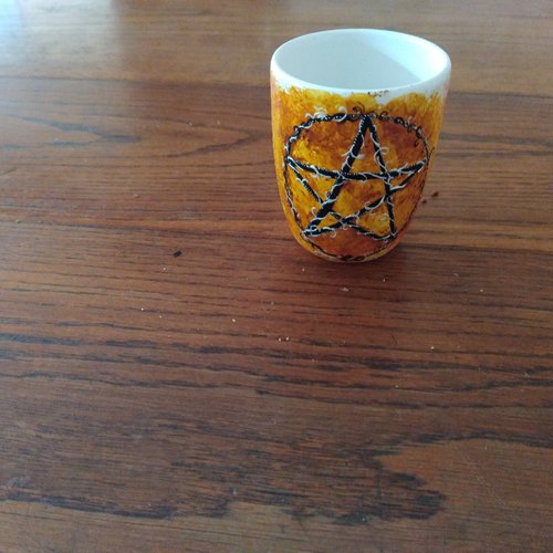 Tasse en porcelaine pentacle orange