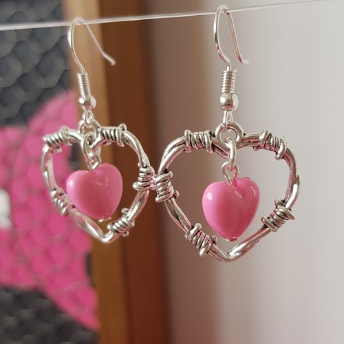Boucles d'oreilles amour & barbelé rose