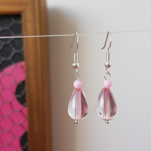 Boucles d'oreilles gouttes rosées