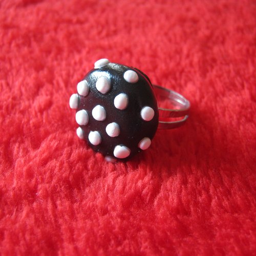 Bague noire à pois