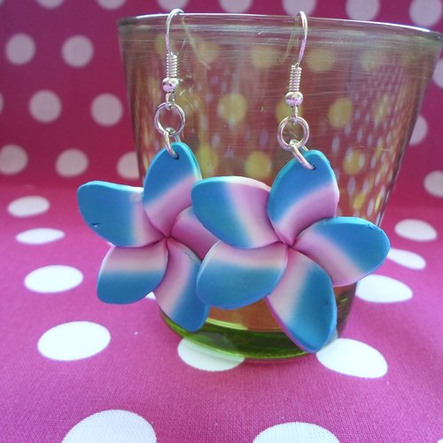 Boucles d'oreilles fleur de monoï bleue et violette