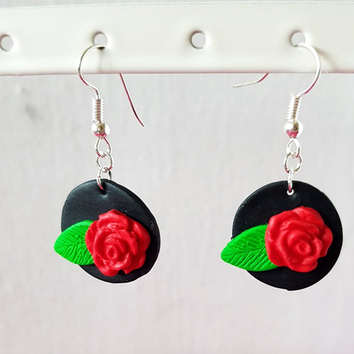 Boucles d'oreilles roses noires