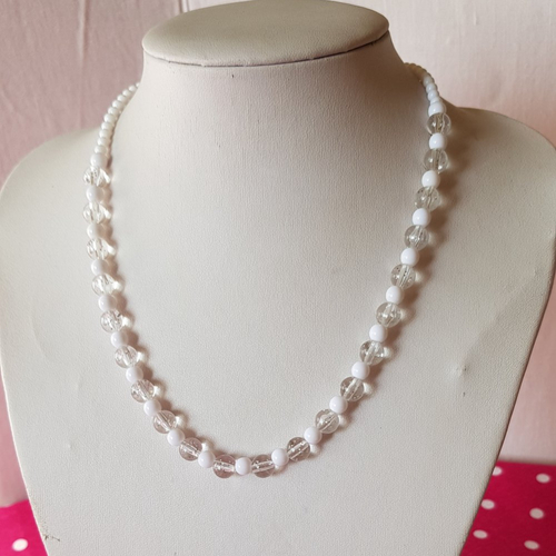 Collier perles pailletées blanc