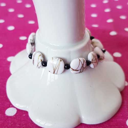 Bracelet perles blanches tréfilées