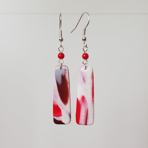 Boucles d'oreilles marbrées rouge