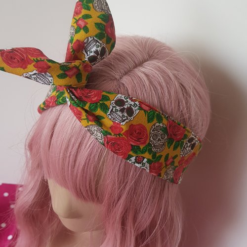 Bandeau à cheveux crâne et roses moutarde