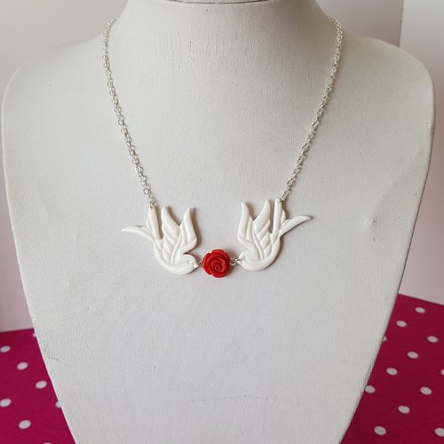 Duo d'hirondelles blanches et rouge