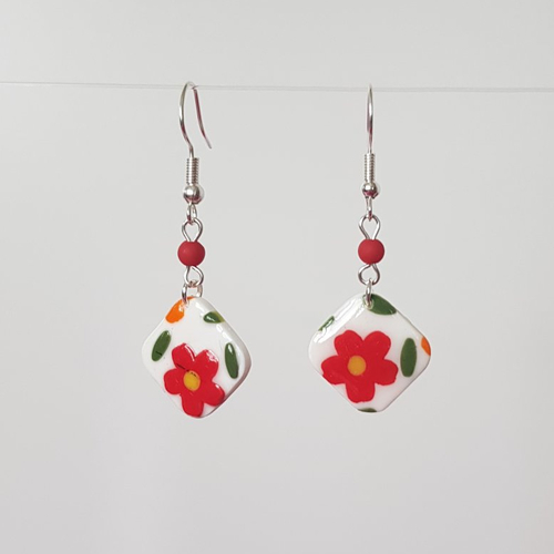 Boucles carrées fleuries rouge