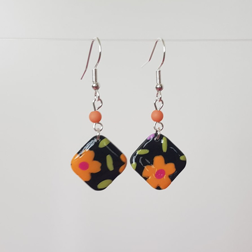 Boucles carrées fleuries oranges