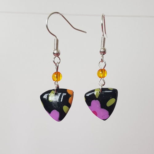 Boucles triangulaires fleuries rose