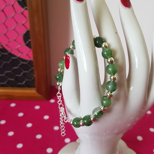 Bracelet perles fumées et détails argentés kaki