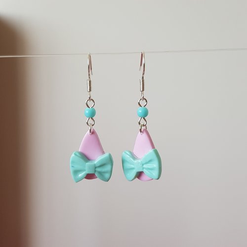 Boucles gouttes et nœuds rose menthe