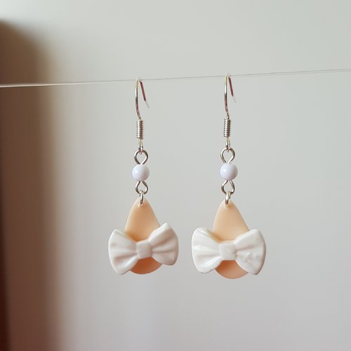 Boucles gouttes et nœuds abricot et blanc