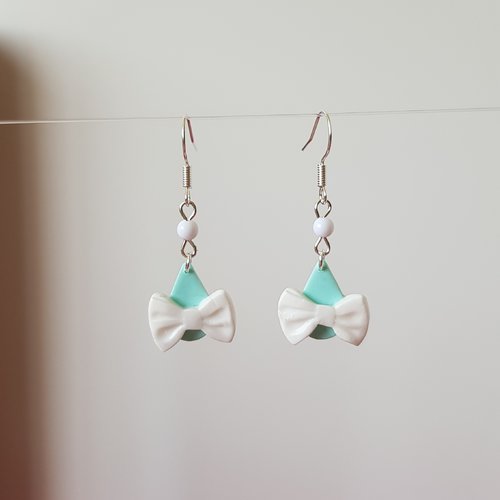 Boucles gouttes et nœuds menthe et blanc