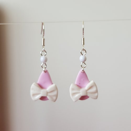 Boucles gouttes et nœuds rose et blanc