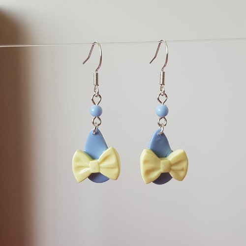 Boucles gouttes et nœuds bleu et jaune