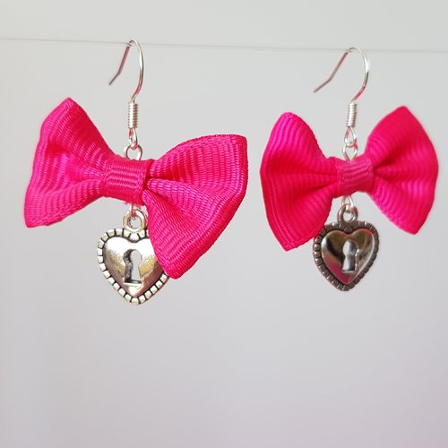Boucles nœud et cœur fuchsia