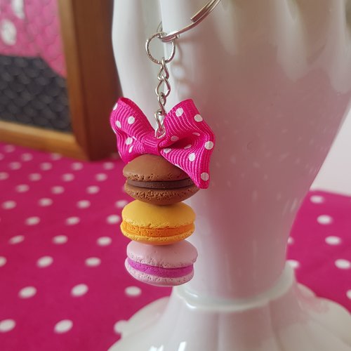 Porte clé macaron fuchsia