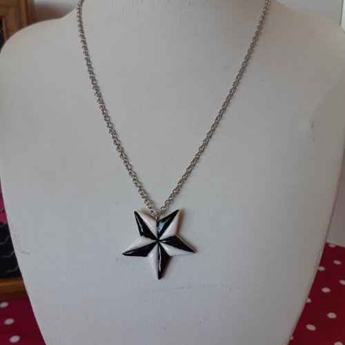 Collier etoile rock noire et blanche