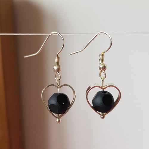 Boucles cadre cœur et perle noire