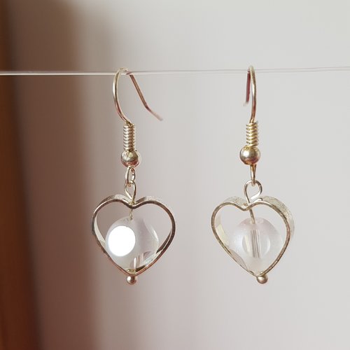 Boucles cadre cœur et perle blanche