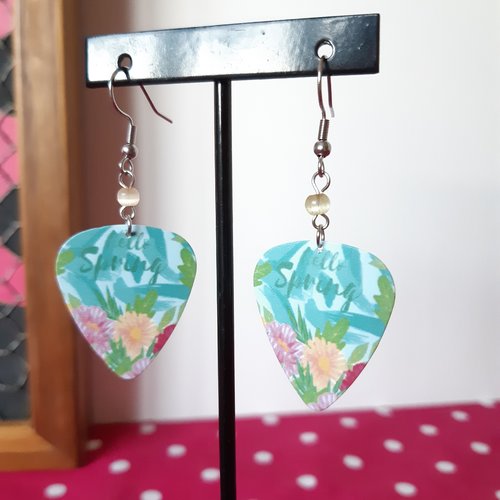 Boucles médiator fleurs exotiques