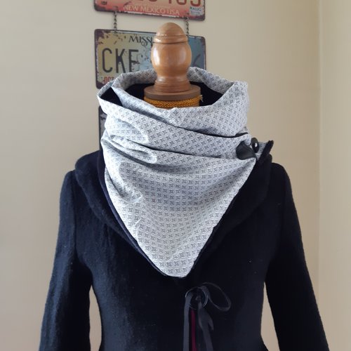 Echarpe petits motifs noirs